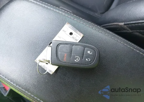 2022 Jeep Cherokee Latitude Lux 4X4 z USA, uszkodzony, nr VIN 1C4PJMMX0ND543312